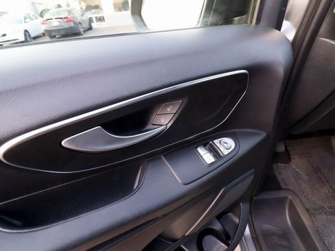 Used 2022 Mercedes-Benz Metris Passenger image 51