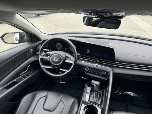 Used 2025 Hyundai Elantra Limited image 37