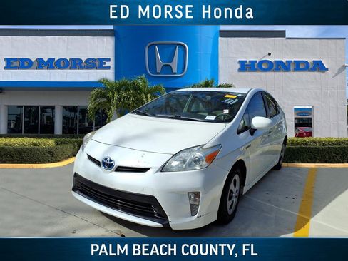 Used 2014 Toyota Prius Four image 1
