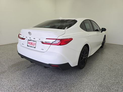 Used 2025 Toyota Camry SE w/ Convenience Package FWD image 5