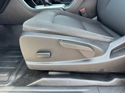 Used 2022 Chevrolet Colorado LT w/ Fleet Safety Package image 16