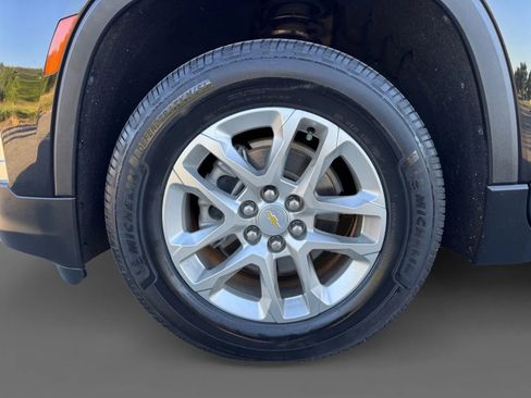 Used 2022 Chevrolet Traverse LS FWD image 25