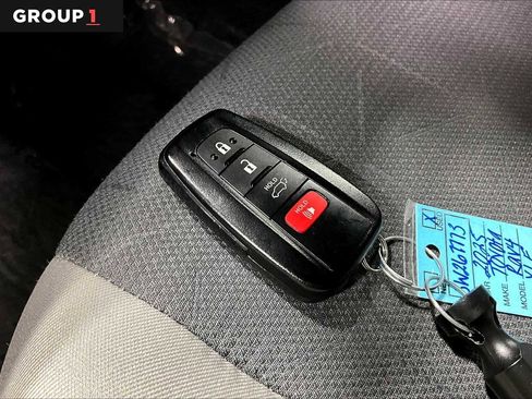 Used 2025 Toyota RAV4 XLE w/ Convenience Package image 15