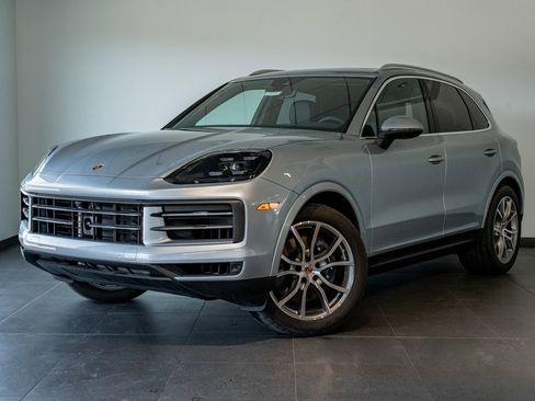 Certified 2024 Porsche Cayenne image 1