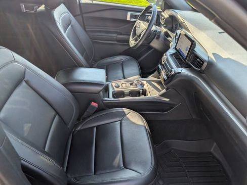 Used 2020 Ford Explorer XLT w/ Equipment Group 202A AWD/4WD image 4