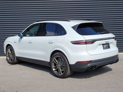 Certified 2023 Porsche Cayenne Platinum Edition AWD/4WD image 3