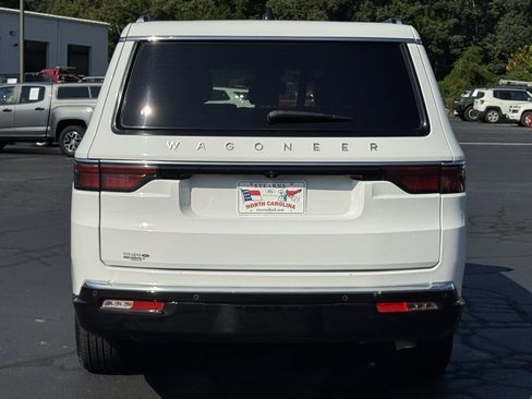 Used 2024 Jeep Wagoneer L Base image 19