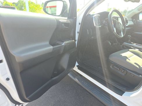 Used 2023 Toyota Tacoma SR5 w/ Technology Package AWD/4WD image 11