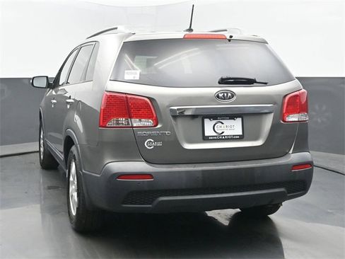 Used 2013 Kia Sorento LX w/ Convenience Pkg image 4