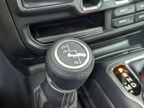 Used 2024 Jeep Gladiator Sport AWD/4WD image 30