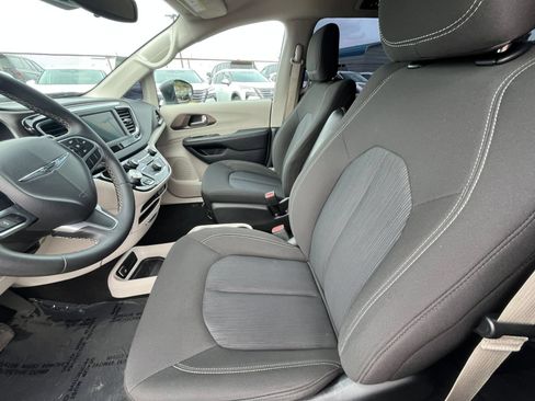 Used 2024 Chrysler Voyager LX FWD image 28