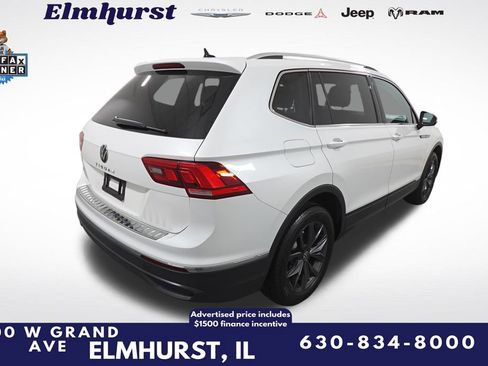 Used 2023 Volkswagen Tiguan SE w/ Panoramic Sunroof Package image 6