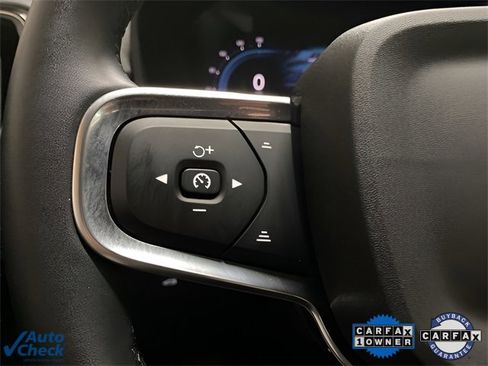 Used 2025 Volvo XC40 B5 Core image 30