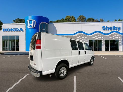Used 2024 GMC Savana 2500 w/ Driver Convenience Package image 8