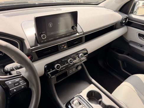 Used 2023 Honda Pilot LX image 13