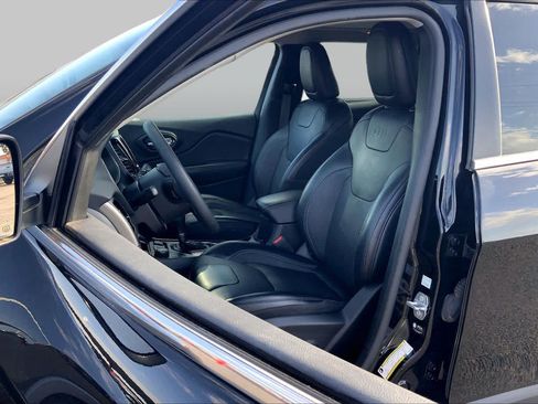 Used 2022 Jeep Cherokee Limited AWD/4WD image 8