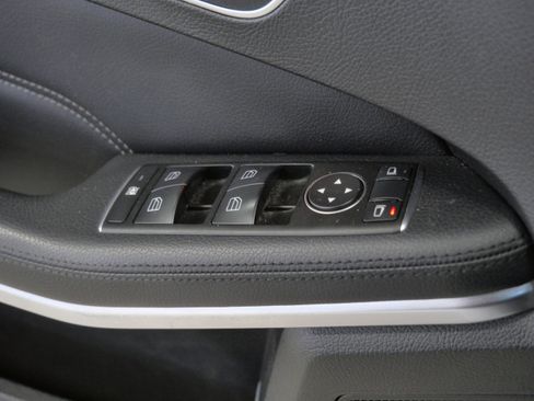 Used 2014 Mercedes-Benz E 350 4MATIC Sedan image 33