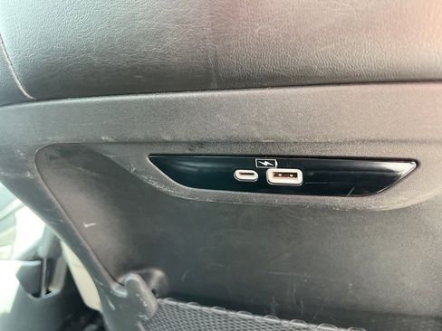 Used 2023 Chrysler Pacifica Touring-L image 16