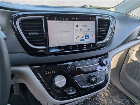 Used 2022 Chrysler Pacifica Touring-L image 20