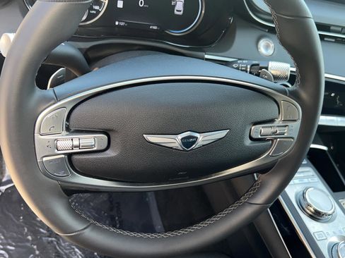 Used 2025 Genesis GV70 2.5T image 12