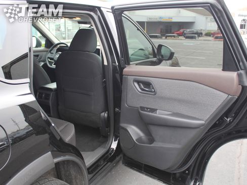 Used 2023 Nissan Rogue S AWD/4WD image 22