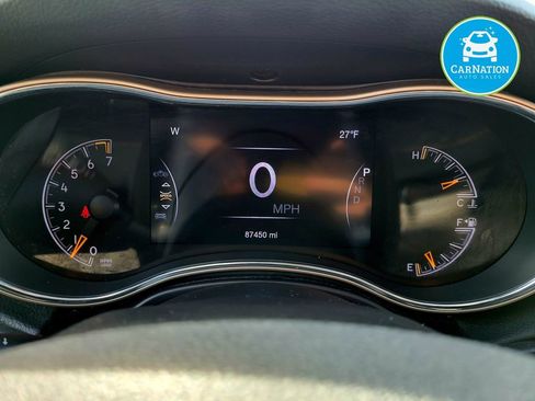 Used 2017 Jeep Grand Cherokee Laredo image 25