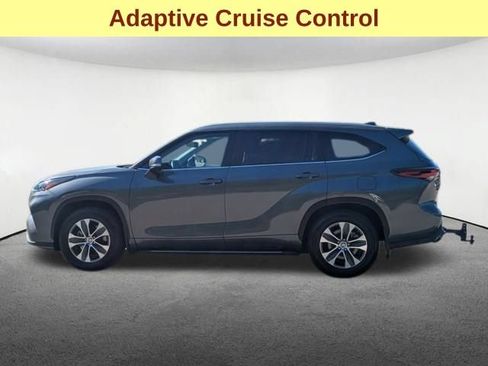 Certified 2024 Toyota Highlander XLE AWD/4WD image 10