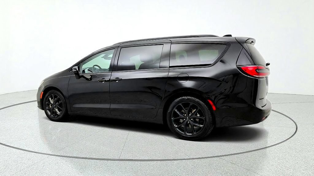 Used 2025 Chrysler Pacifica Limited FWD image 7