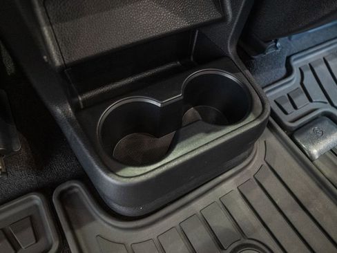 Used 2025 Toyota Sienna XLE image 34