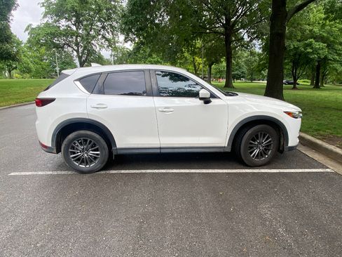 Used 2017 MAZDA CX-5 Touring FWD image 4