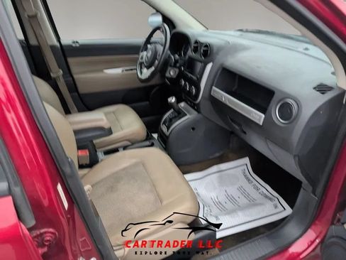 Used 2017 Jeep Compass Latitude FWD image 28
