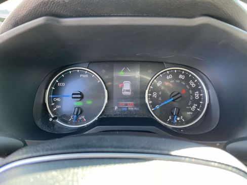 Used 2022 Toyota RAV4 XLE Premium image 18