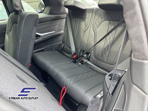 Used 2024 BMW X7 xDrive40i w/ M Sport Package image 33
