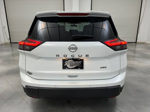 Used 2025 Nissan Rogue SV AWD/4WD image 8