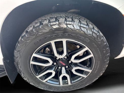 Used 2021 GMC Yukon AT4 w/ Technology Package image 28