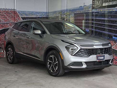 Used 2025 Kia Sportage LX image 1