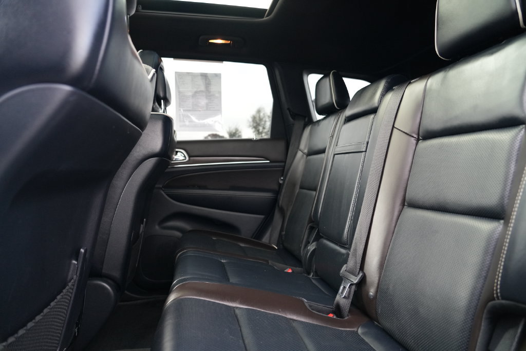 Used 2015 Jeep Grand Cherokee Overland w/ Advanced Technology Group AWD/4WD image 15