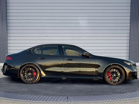 New 2026 BMW M5 w/ Carbon Package image 3