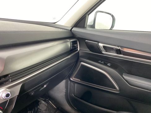 Used 2024 Kia Telluride LX image 25