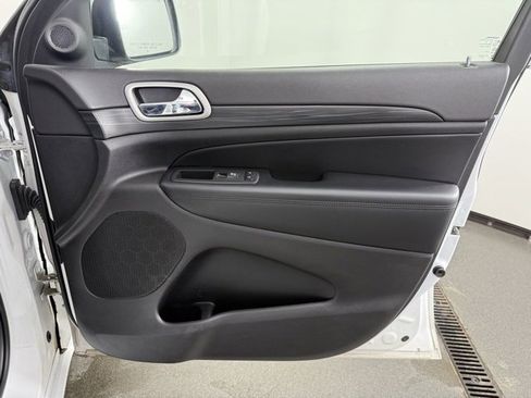 Used 2020 Jeep Grand Cherokee Altitude image 21