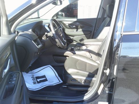 Used 2024 GMC Terrain SLT image 14