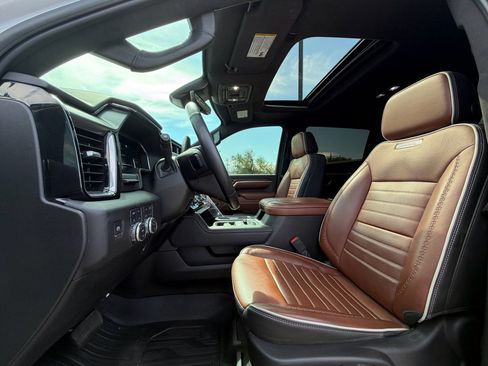 Used 2025 GMC Sierra 2500 Denali Ultimate image 12