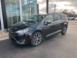 Used 2017 Chrysler Pacifica Limited video 2