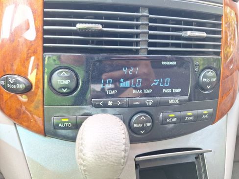 Used 2006 Toyota Sienna XLE FWD image 25