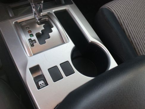 Used 2015 Toyota 4Runner SR5 AWD/4WD image 22