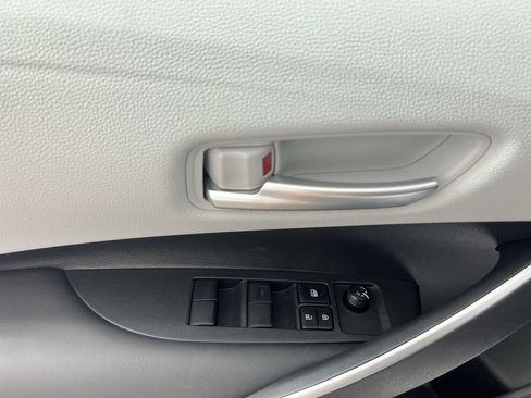 Used 2024 Toyota Corolla SE w/ SE Premium Package FWD image 16