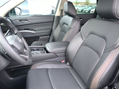 New 2026 Nissan Pathfinder SL image 25