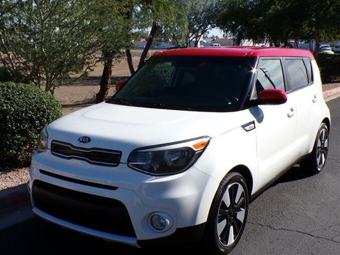 Used 2019 Kia Soul + image 3