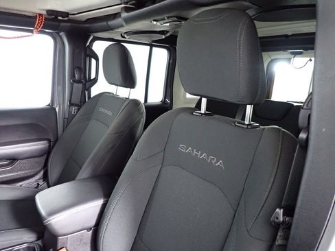 Used 2022 Jeep Wrangler Unlimited Sahara AWD/4WD image 22