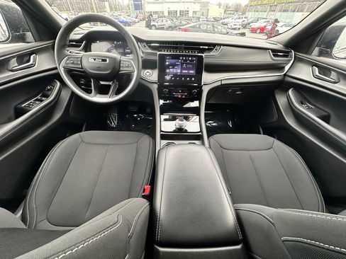 Used 2024 Jeep Grand Cherokee Laredo X image 24